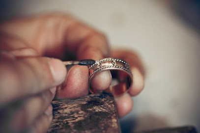 Clean the jewelry before taking photographs